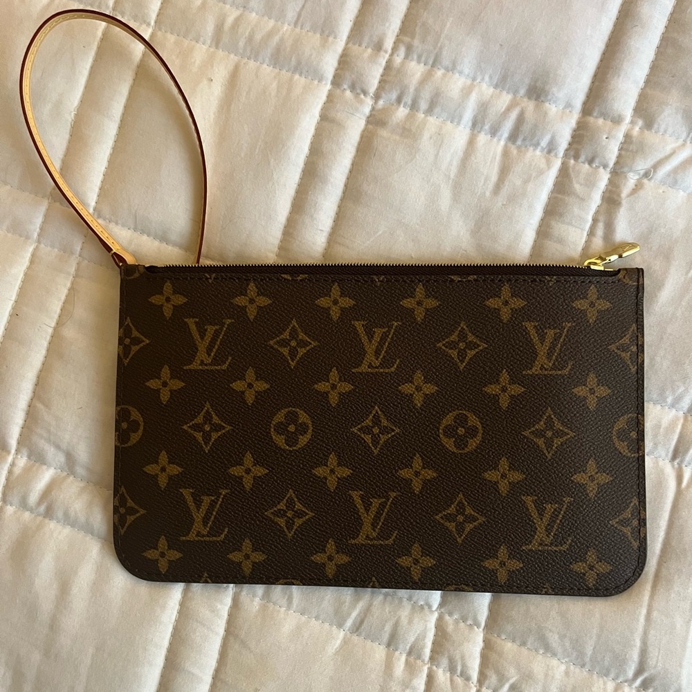 Brand new Authentic Louis Vuitton Neverfull MM clutch